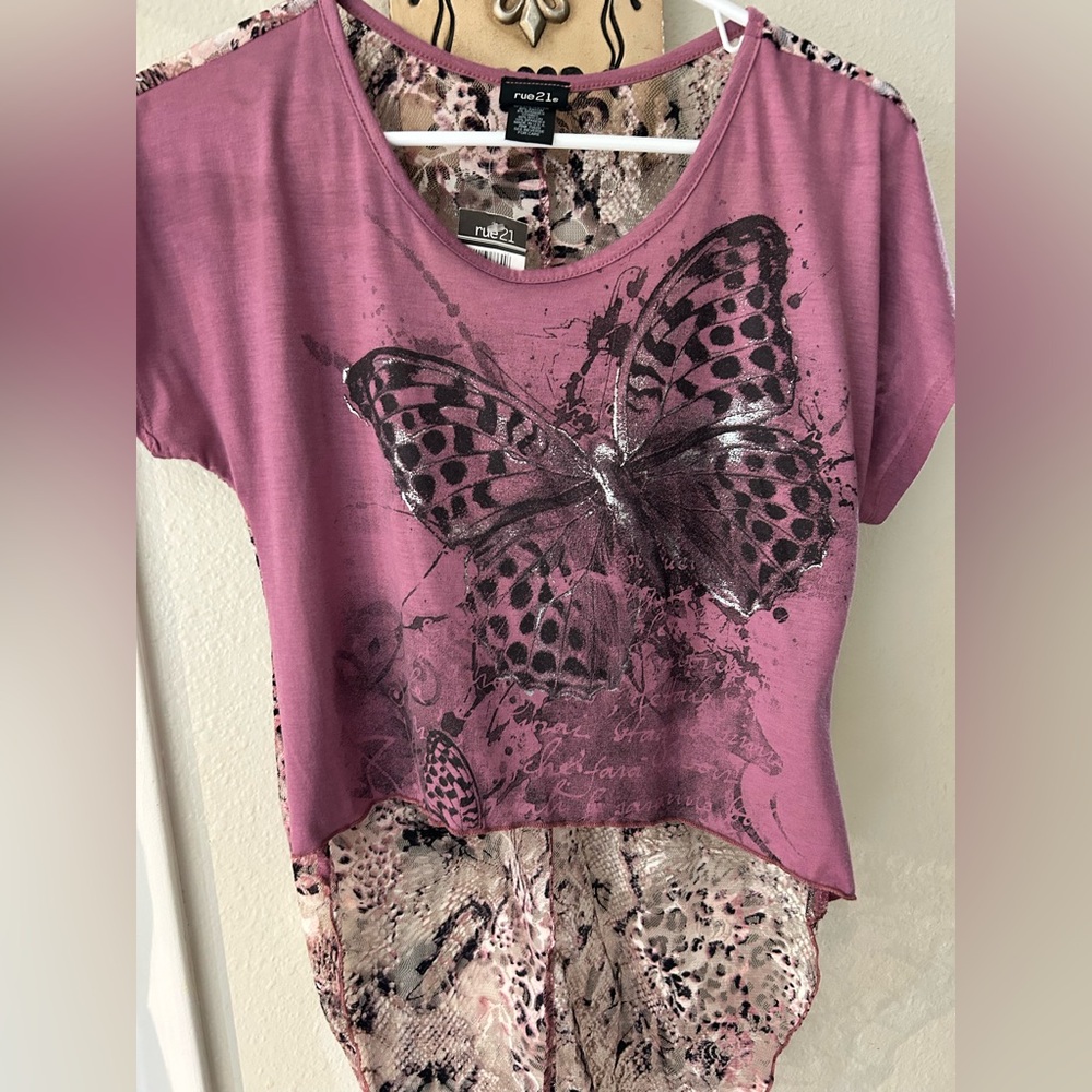 Rue21 NWT Mauve Pink Butterfly Graphic Top
